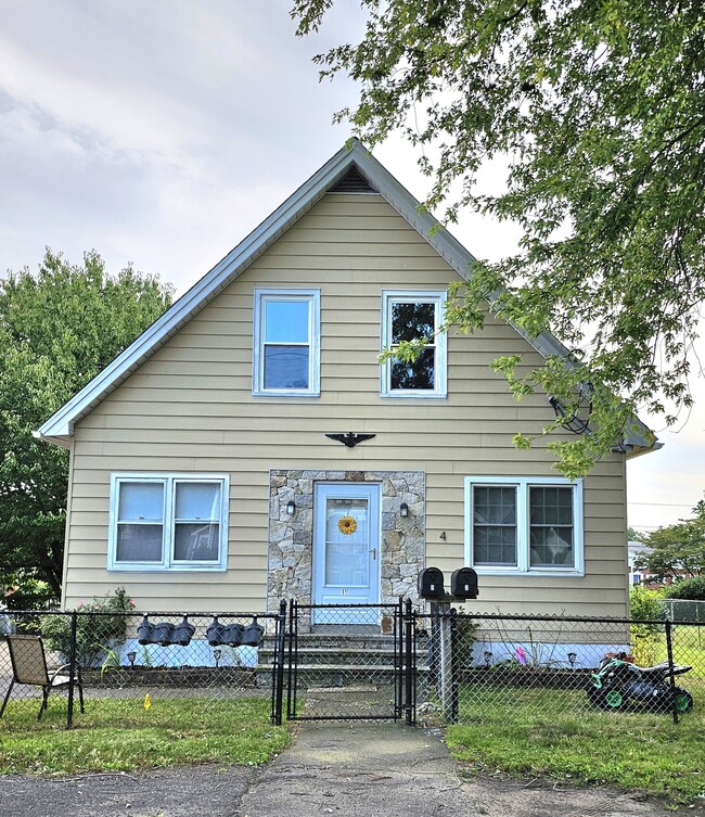 Building Photo - 4 Knoll Ave