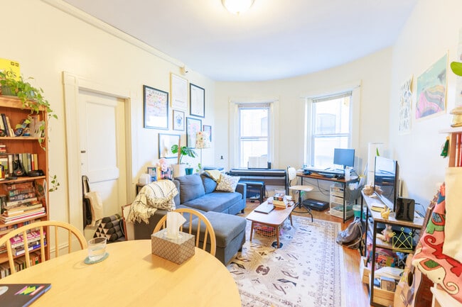 Building Photo - 1477 Beacon St