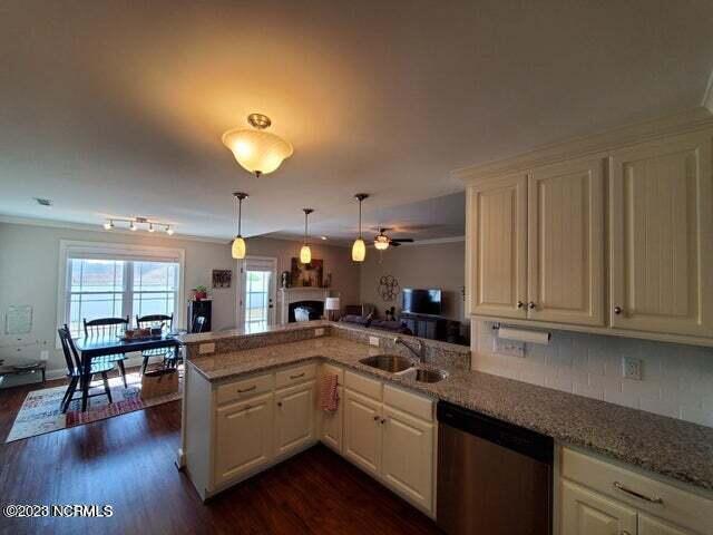 Building Photo - 683 Brookfield Dr