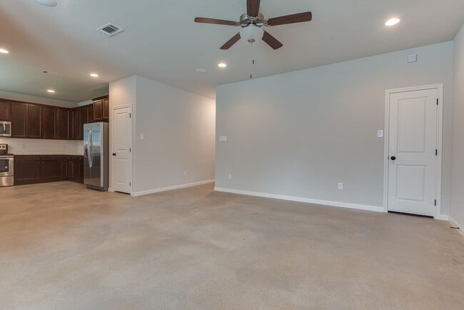 Building Photo - * MOVE IN SUMMER 7/21/2027 * 5 Bed 3 Bath, Lubbock Ave. near The Neeley Building