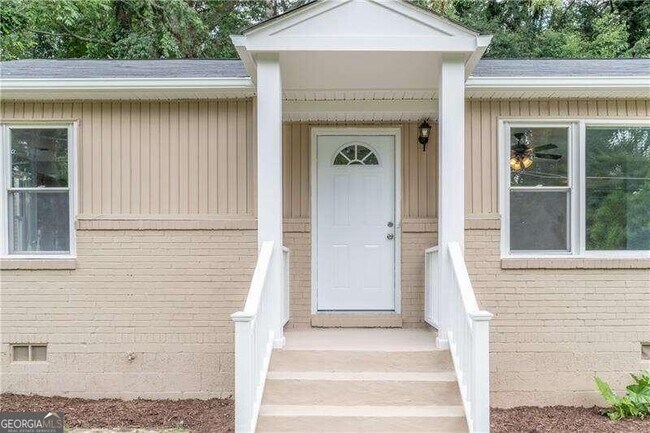 Building Photo - 3322 Raymond Dr
