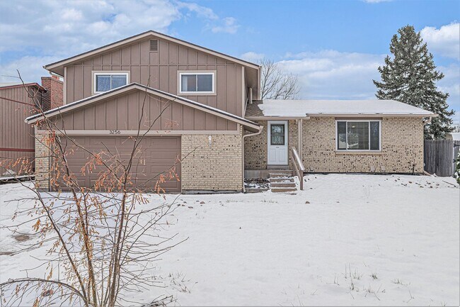 Foto del edificio - 3 bedroom 2.5 bathroom in Heather Ridge!