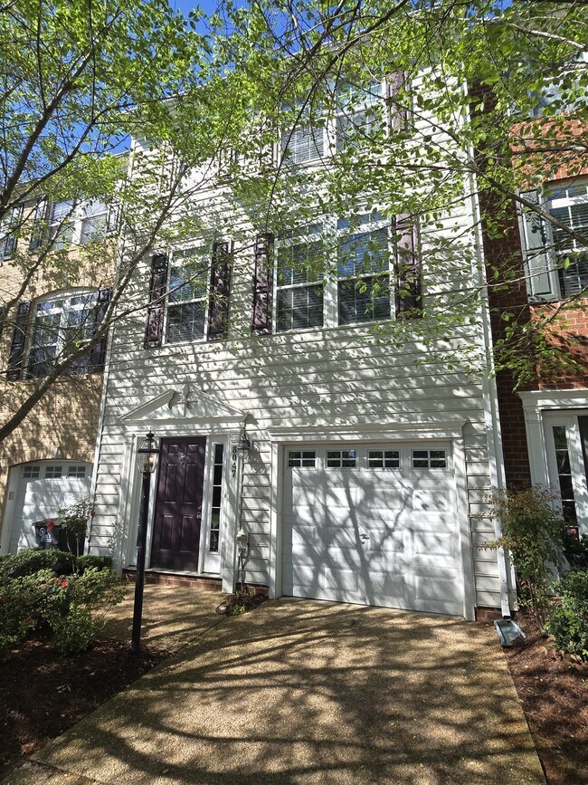 Building Photo - 4 Bedroom Townhome for Rent in Rutland!