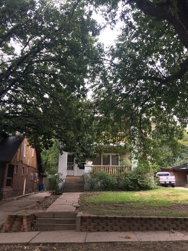 Building Photo - 3809 E English St