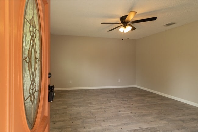 Building Photo - 9603 Seeker St