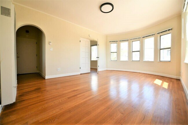 Building Photo - 479 Merritt Ave