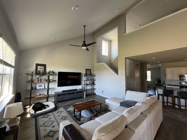 Building Photo - Beautiful 4 Bedroom Single Family Home in ...