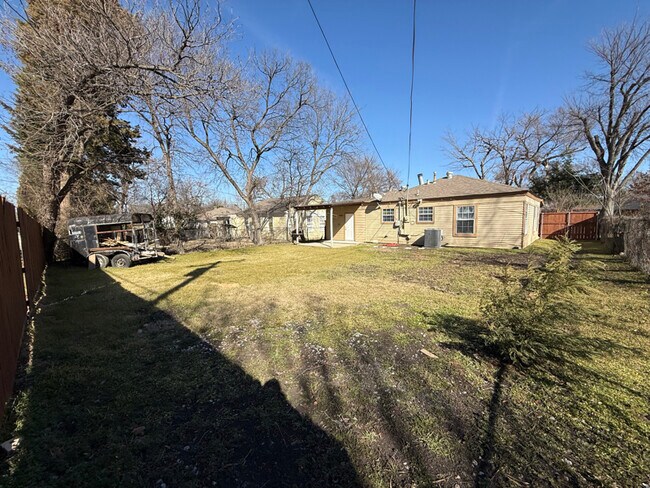 Foto del edificio - 1209 Shady Ln