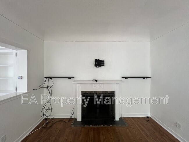Foto del edificio - 411 Wellesley Dr SE