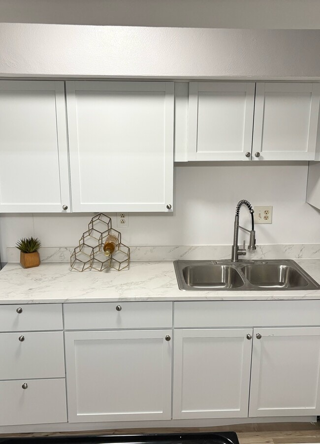 Building Photo - 226-226 N Birchwood Dr