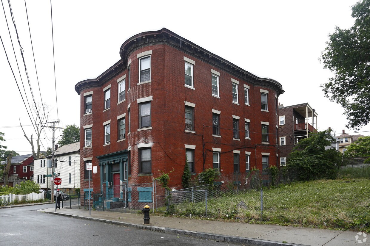 Foto del edificio - 19 Fenelon St