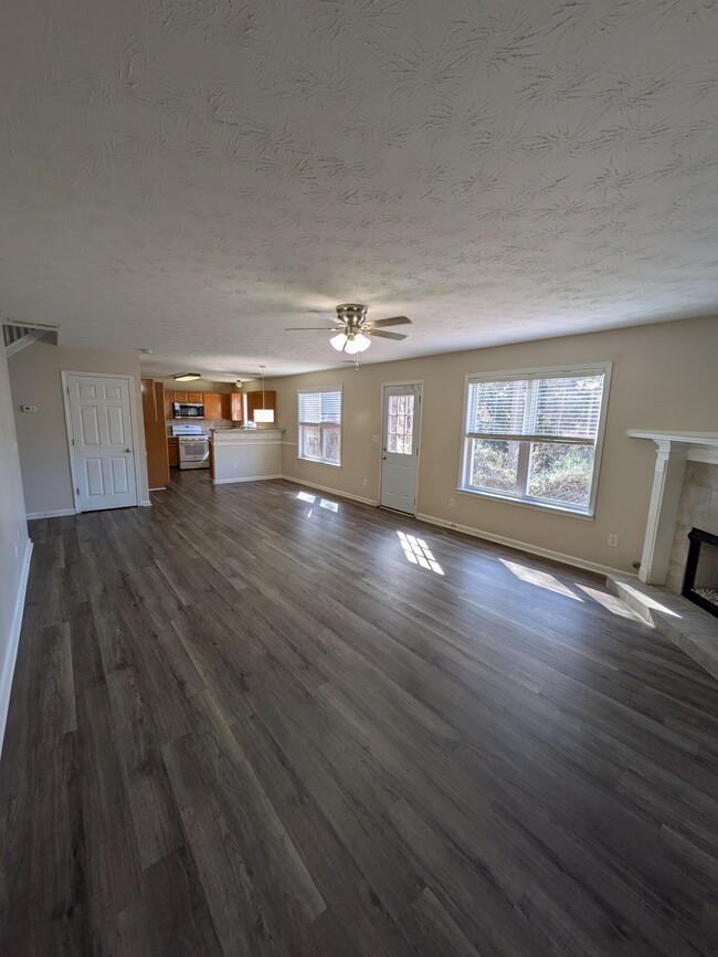 Building Photo - 375 Searchlight Dr