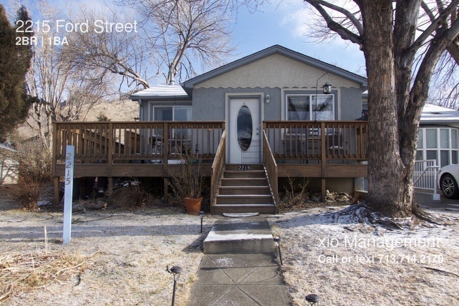 Primary Photo - 2215 Ford St