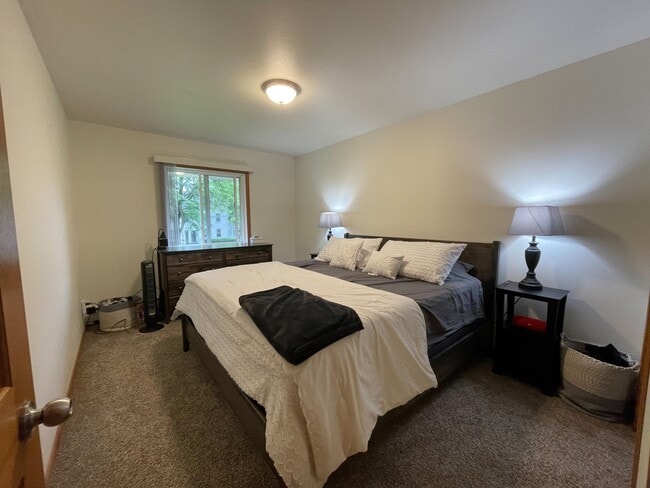 Master bedroom - Steeple View Apartments