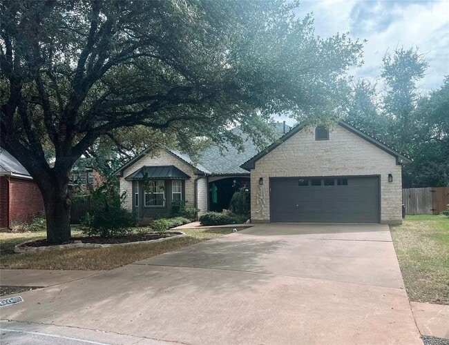 Building Photo - 1000 Blue Bird Ct