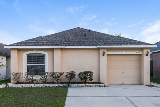 Building Photo - 5919 Lake Front Dr