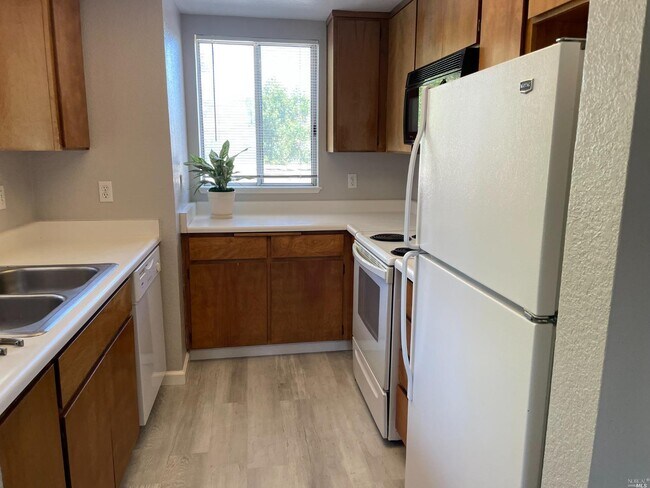 Foto del edificio - 725 Chadwick Ln