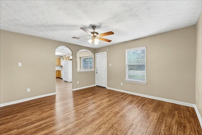 Foto del edificio - 5010 Deer Path Dr