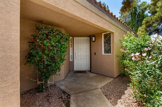Building Photo - CHARMING 3 bed, 2 bath in Phoenix!