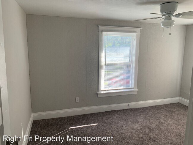 Foto del edificio - 3 br, 1 bath House - 821 6th Ave