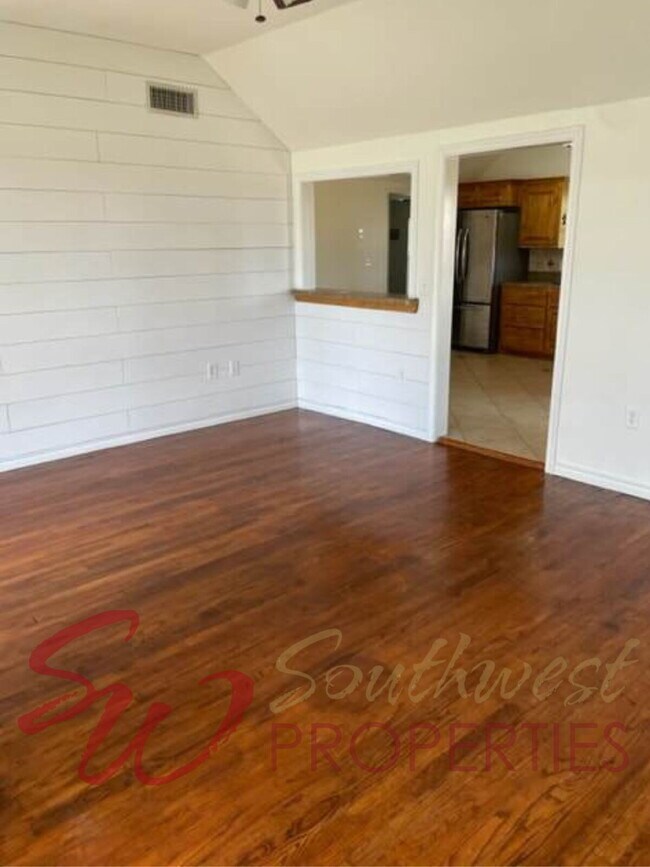 Foto del edificio - Good looking 3 bedroom 2 bath with huge yard!