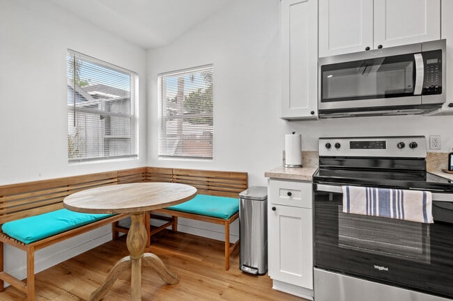 Foto del edificio - 15227 Freeman Ave