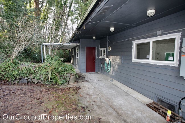 Building Photo - 490 E 39th Ave