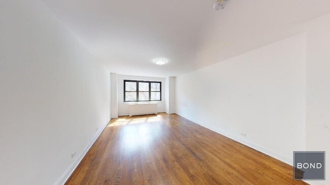 Building Photo - 145 E 16th St