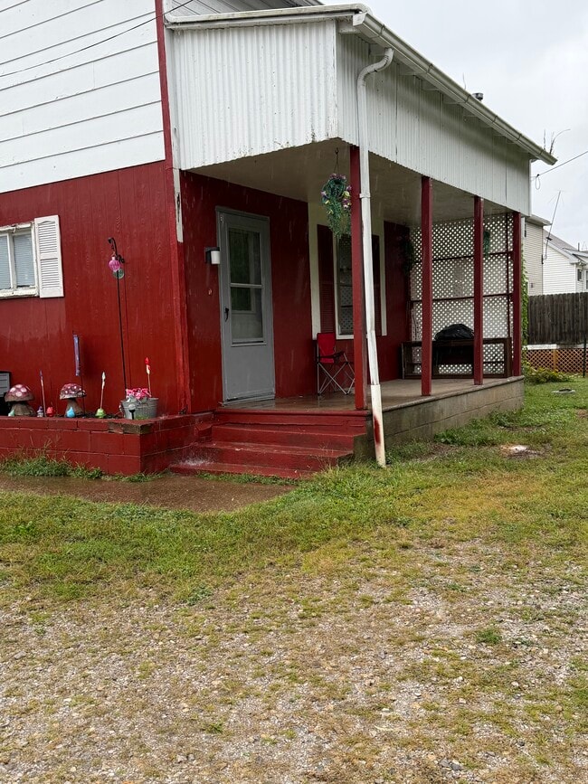 Building Photo - 309 Plum St