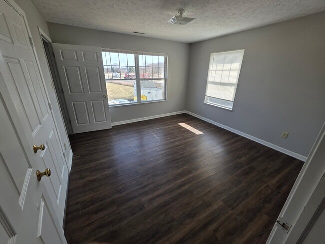 Building Photo - 41 Pine Dr