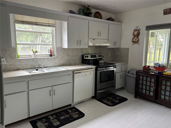Foto del edificio - 4609 Bayberry Ln