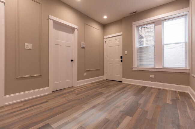 Foto del edificio - 2850 W Barry Ave