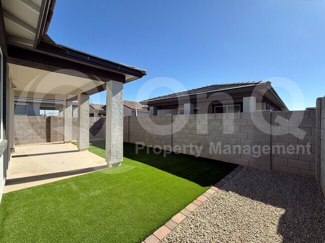 Foto del edificio - 17421 W Daley Ln