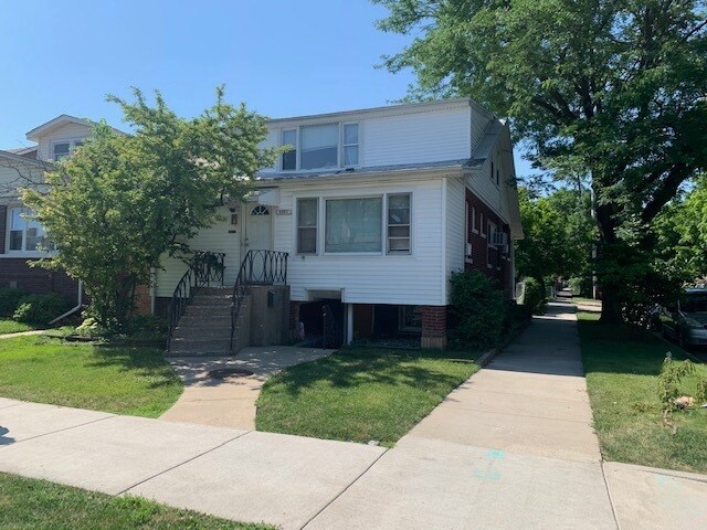 Primary Photo - Garden-Level Apartment in Portage Park