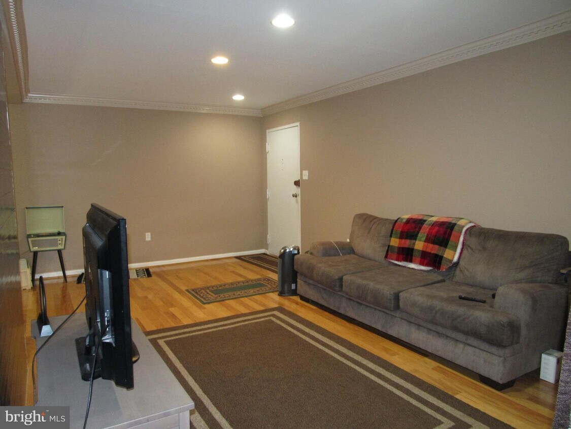 Primary Photo - 3354 Woodburn Rd