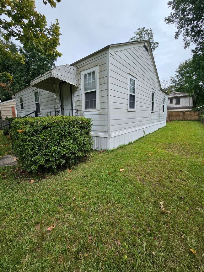 Building Photo - Lovely Home in Hanahan