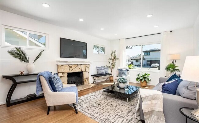 Building Photo - Newly upgraded 3 bed 2 bath unit in Huntin...