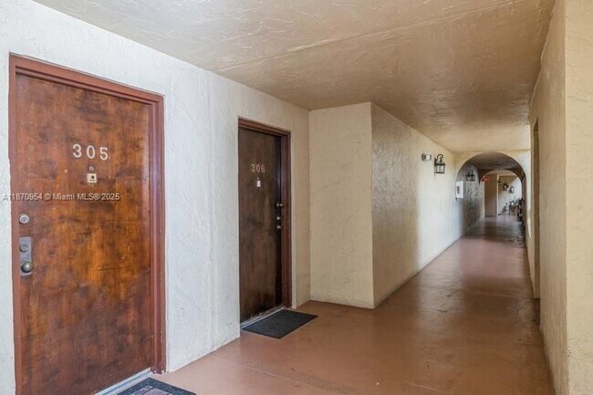 Foto del edificio - 8860 SW 123rd Ct
