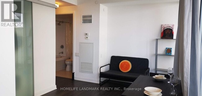 Building Photo - 42 Charles St E