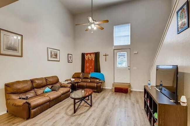 Foto del edificio - 110 E Davilla St