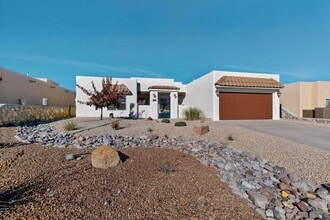 Building Photo - 4426 La Cienaga Pl