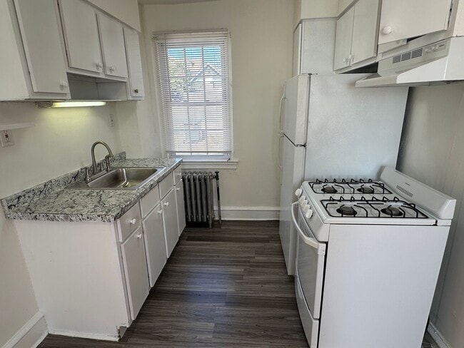 Building Photo - Marlyn Apts 101