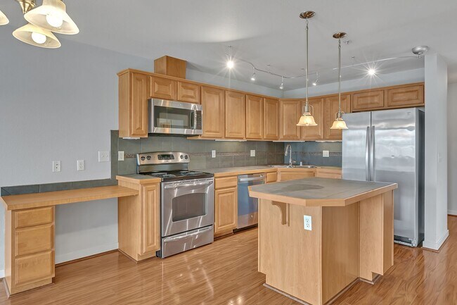 Foto del edificio - Perfectly Placed Condo In the Heart of Puyallup