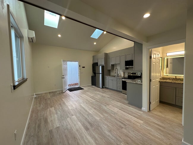 Foto del edificio - 1139 Azalea Ave