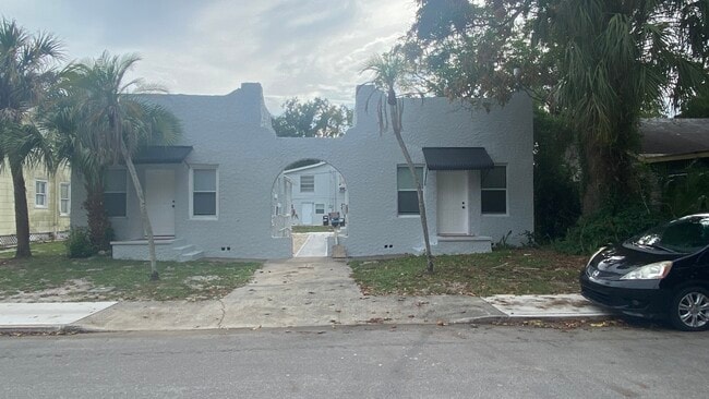 Building Photo - 618 25th St W