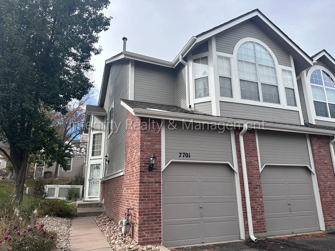 Primary Photo - 2 Bed/2.5 Bath, 1,431 Sqft - 7701 S Monaco...