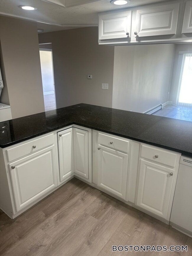 Building Photo - 13-27 Kenmar Dr.