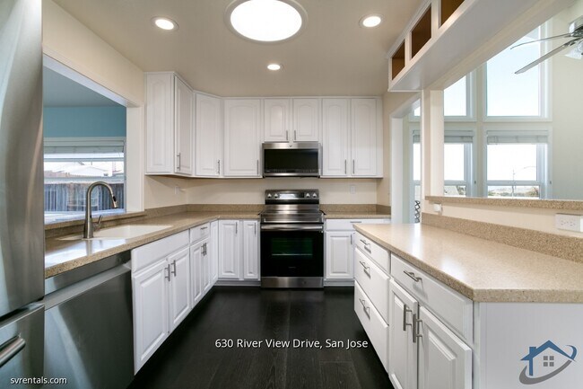 Building Photo - 630 River View Dr