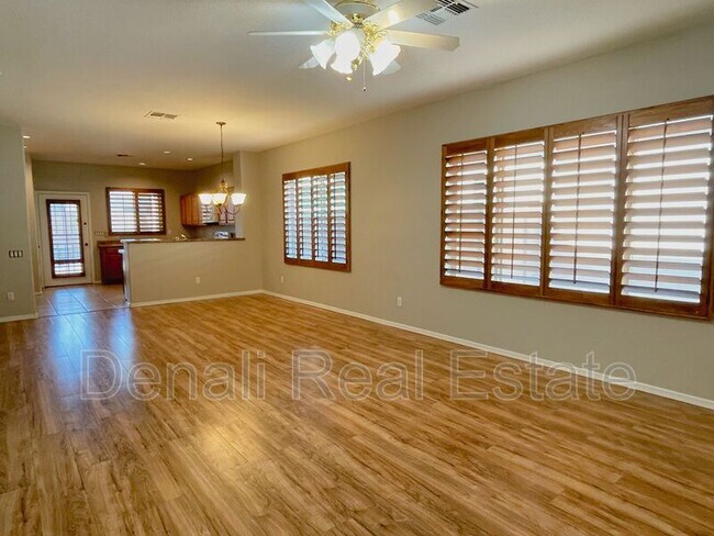 Building Photo - 9206 W Milkweed Loop