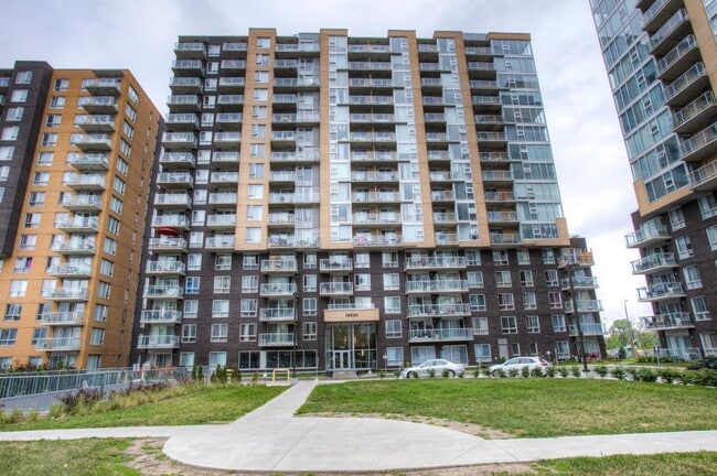Building Photo - 10050 Pl De L'acadie